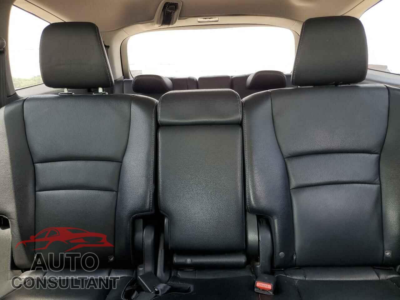 HONDA PILOT 2016 - 5FNYF5H50GB010697