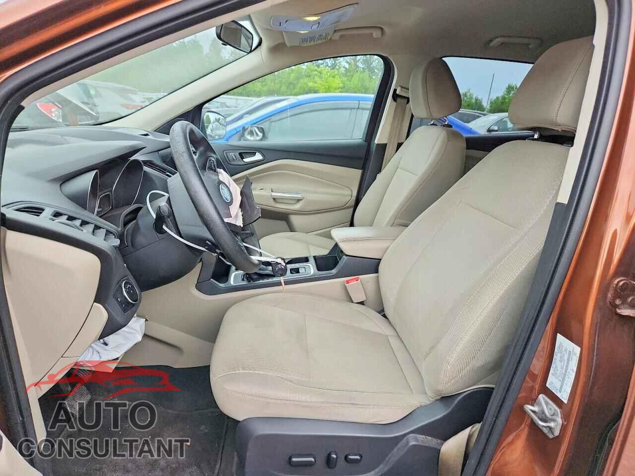 FORD ESCAPE 2017 - 1FMCU0GD0HUB07317