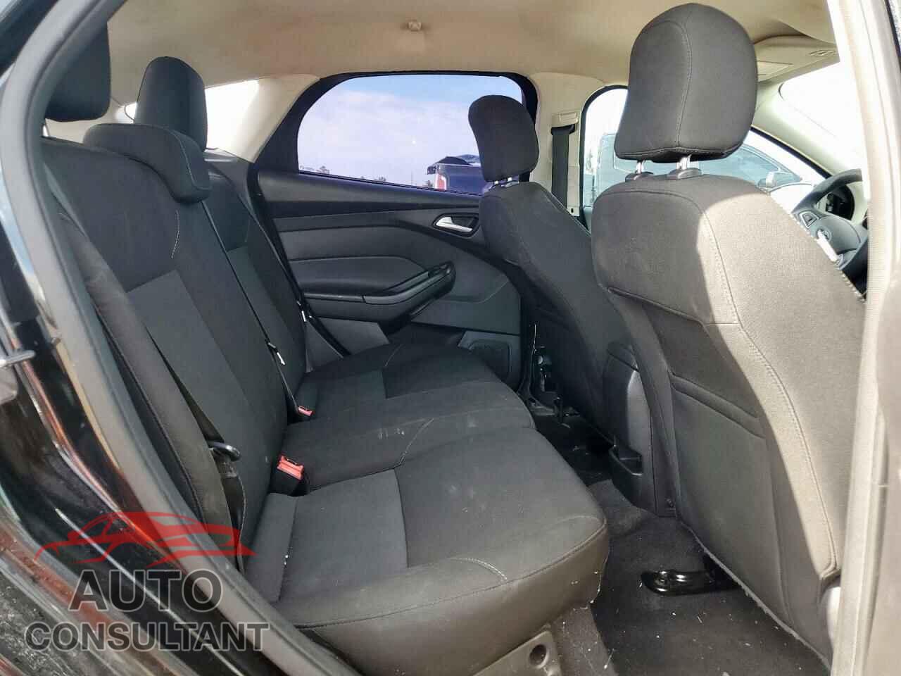 FORD FOCUS 2015 - 1FADP3K25FL210636