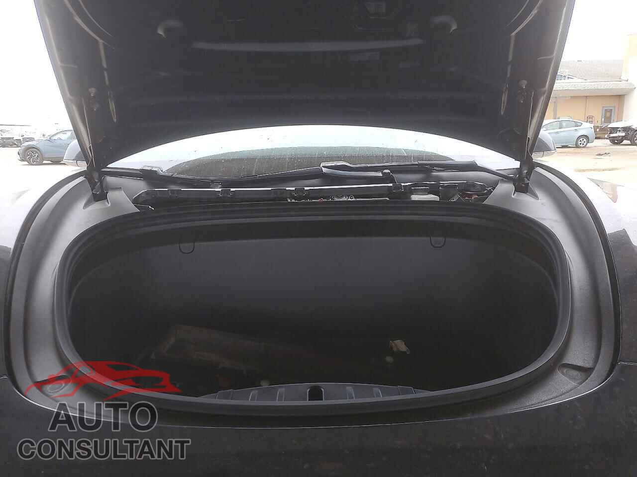 TESLA MODEL 3 2018 - 5YJ3E1EB4JF129005