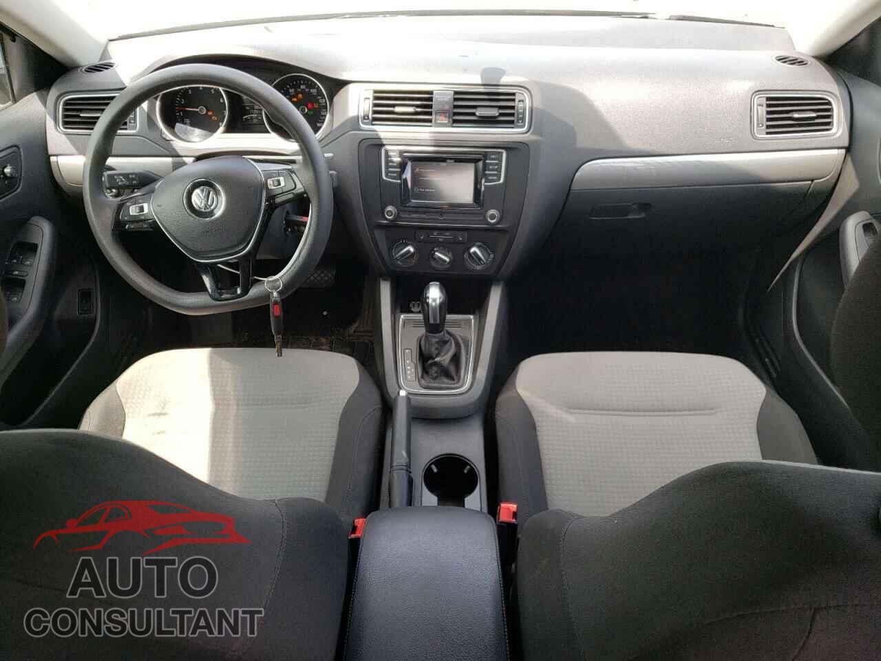 VOLKSWAGEN JETTA 2017 - 3VW2B7AJ6HM371012