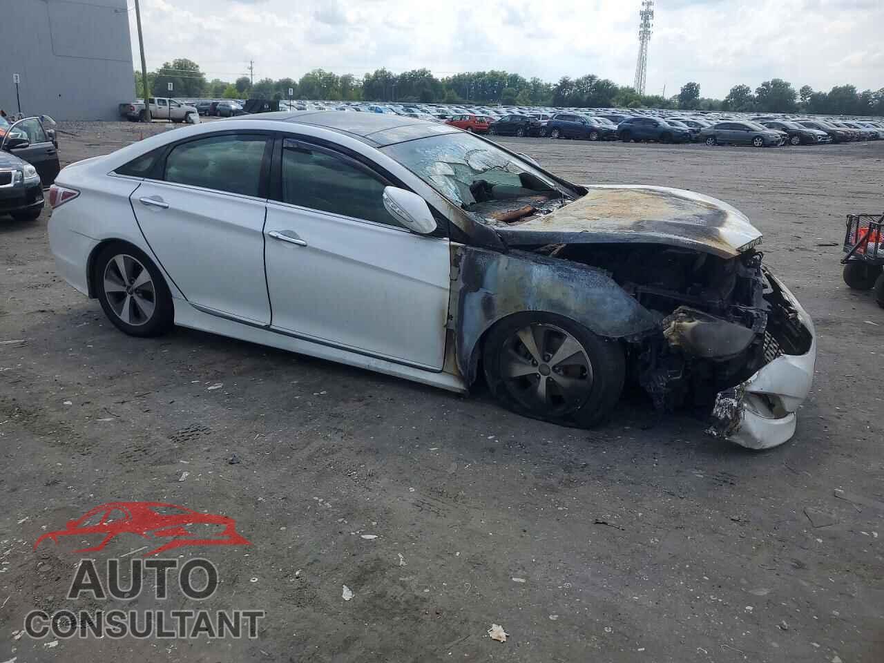 HYUNDAI SONATA 2011 - KMHEC4A44BA010724