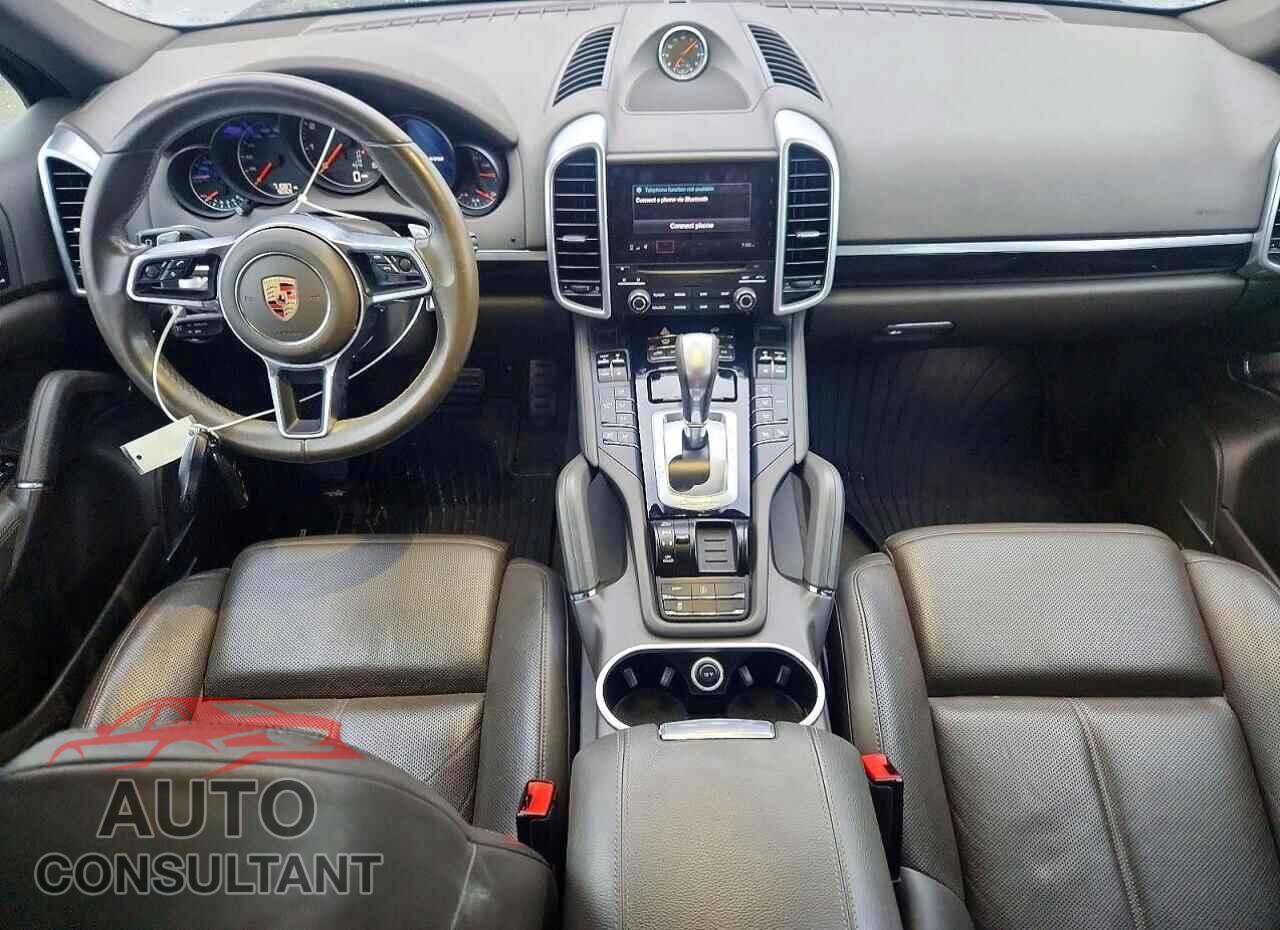 PORSCHE CAYENNE 2017 - WP1AA2A29HKA89076