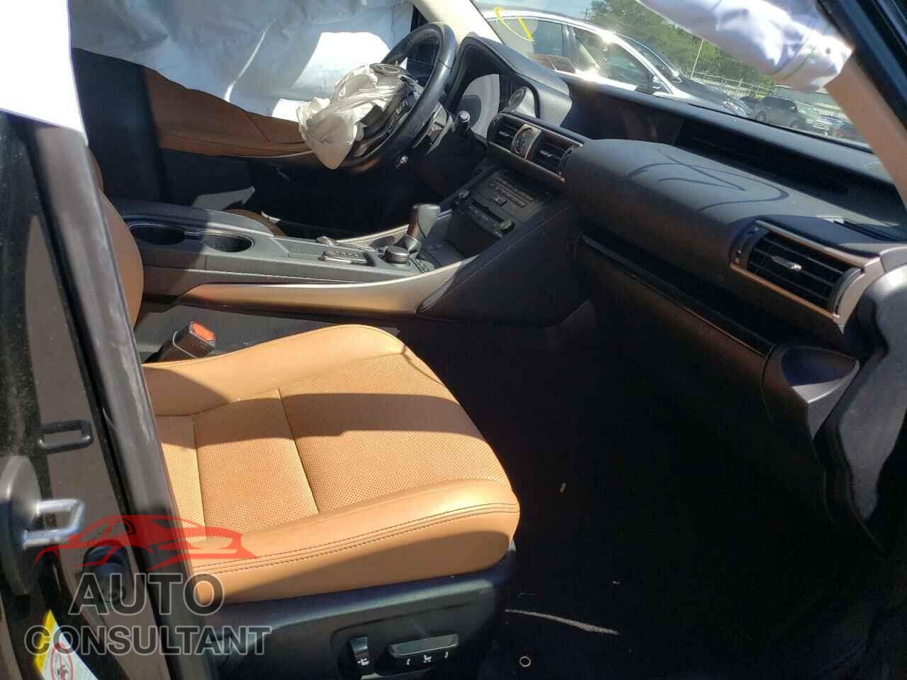 LEXUS IS 2018 - JTHC81D20J5030903