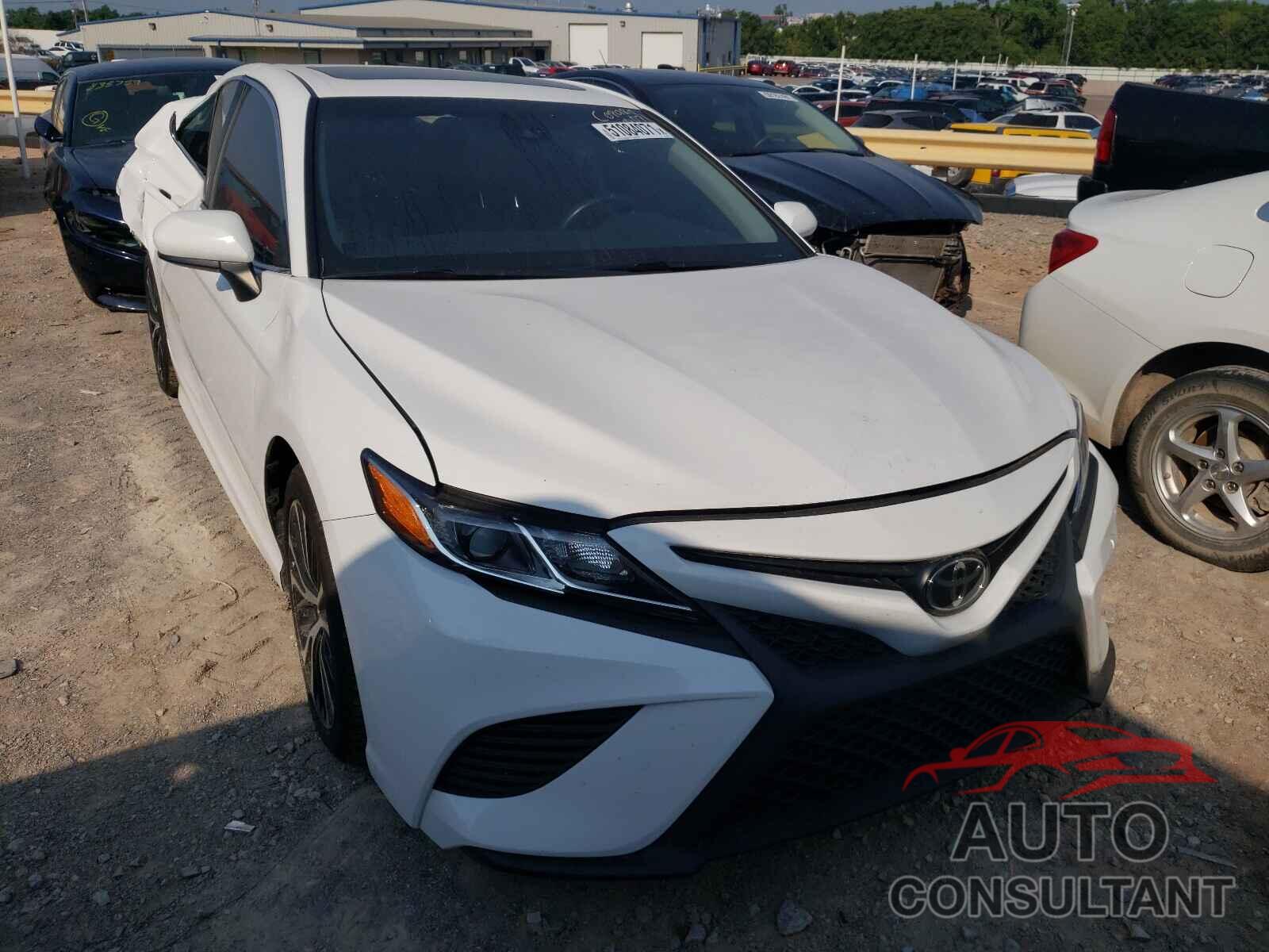 TOYOTA CAMRY 2018 - 4T1B11HK0JU585413