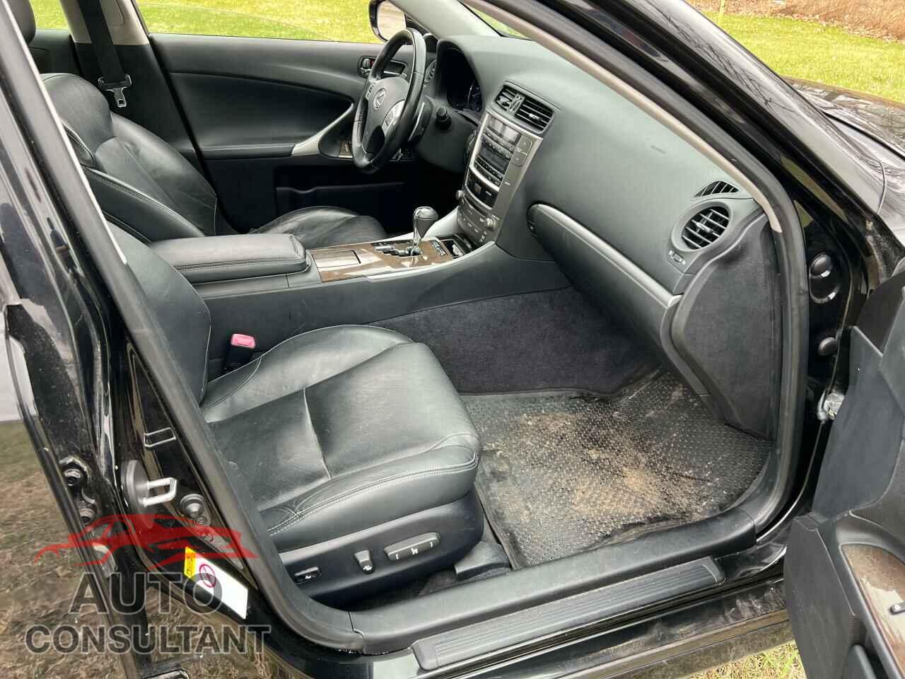 LEXUS IS 2011 - JTHCF5C29B5050549