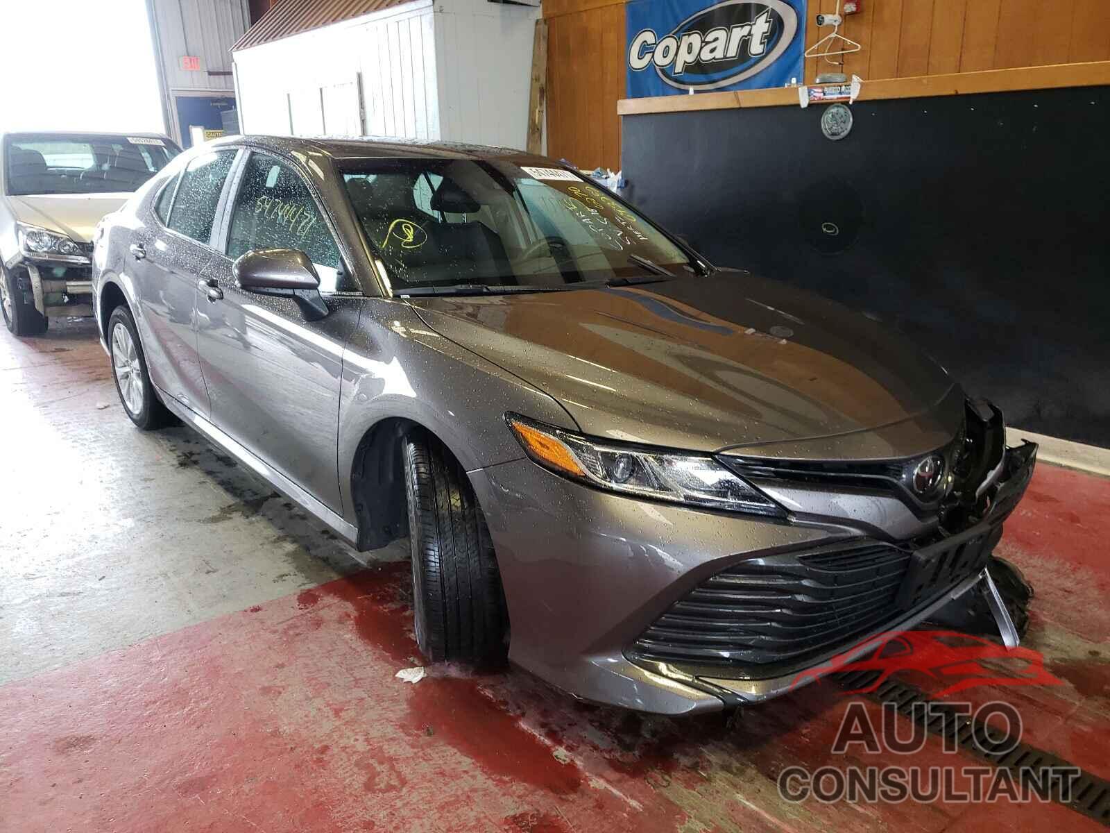 TOYOTA CAMRY 2018 - 4T1B11HK8JU093292