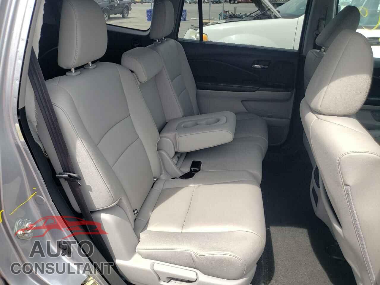 HONDA PILOT 2017 - 5FNYF5H56HB016554