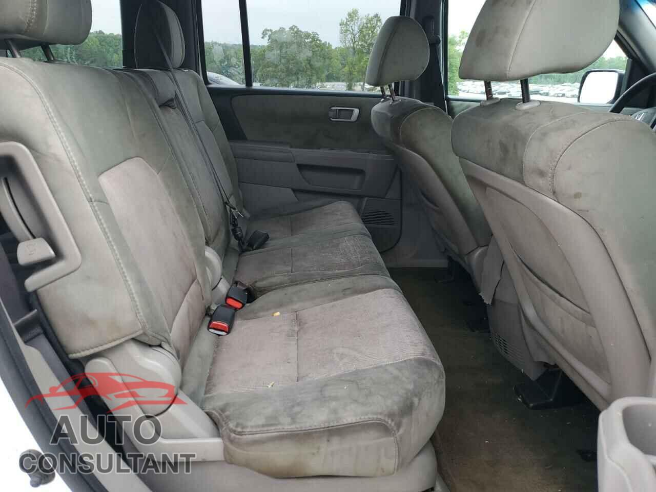 HONDA PILOT 2015 - 5FNYF4H30FB008035