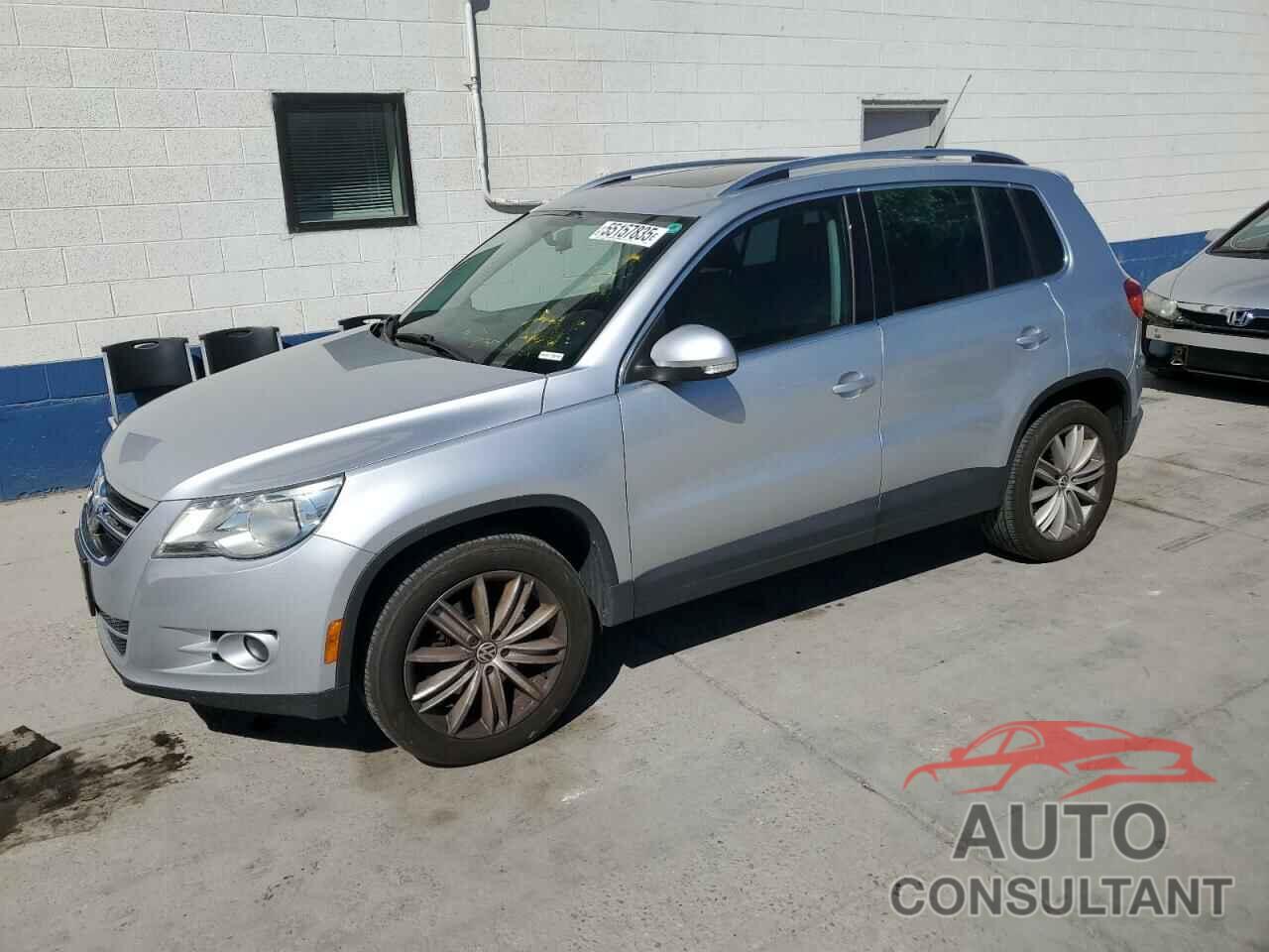VOLKSWAGEN TIGUAN 2011 - WVGBV7AX4BW516887