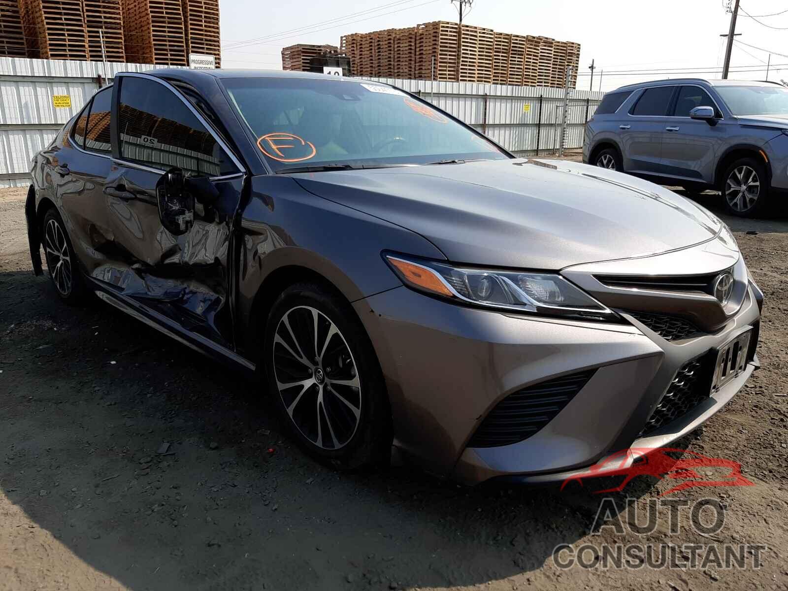TOYOTA CAMRY 2018 - 4T1B11HK0JU529875