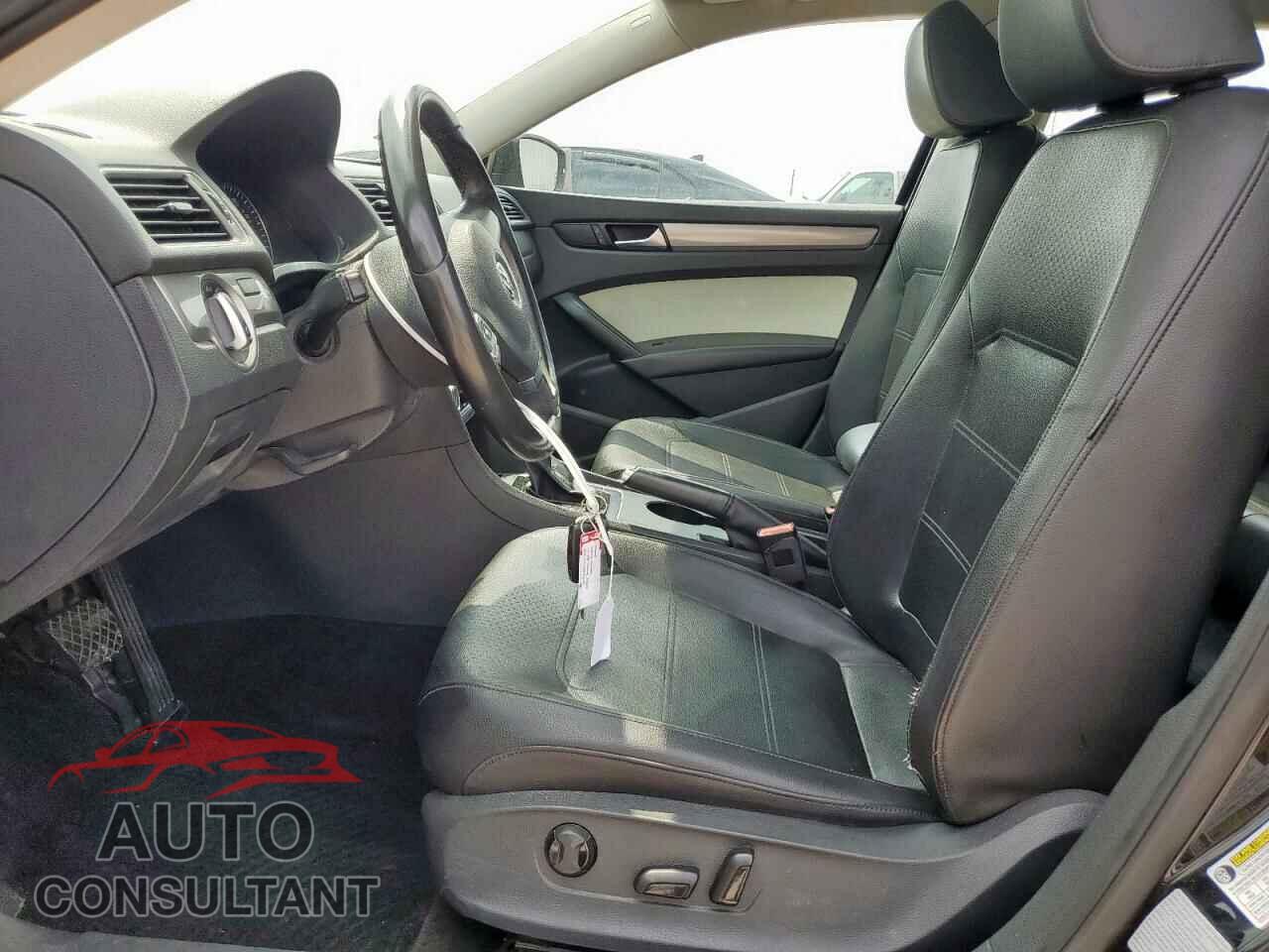 VOLKSWAGEN PASSAT 2015 - 1VWAT7A31FC044106