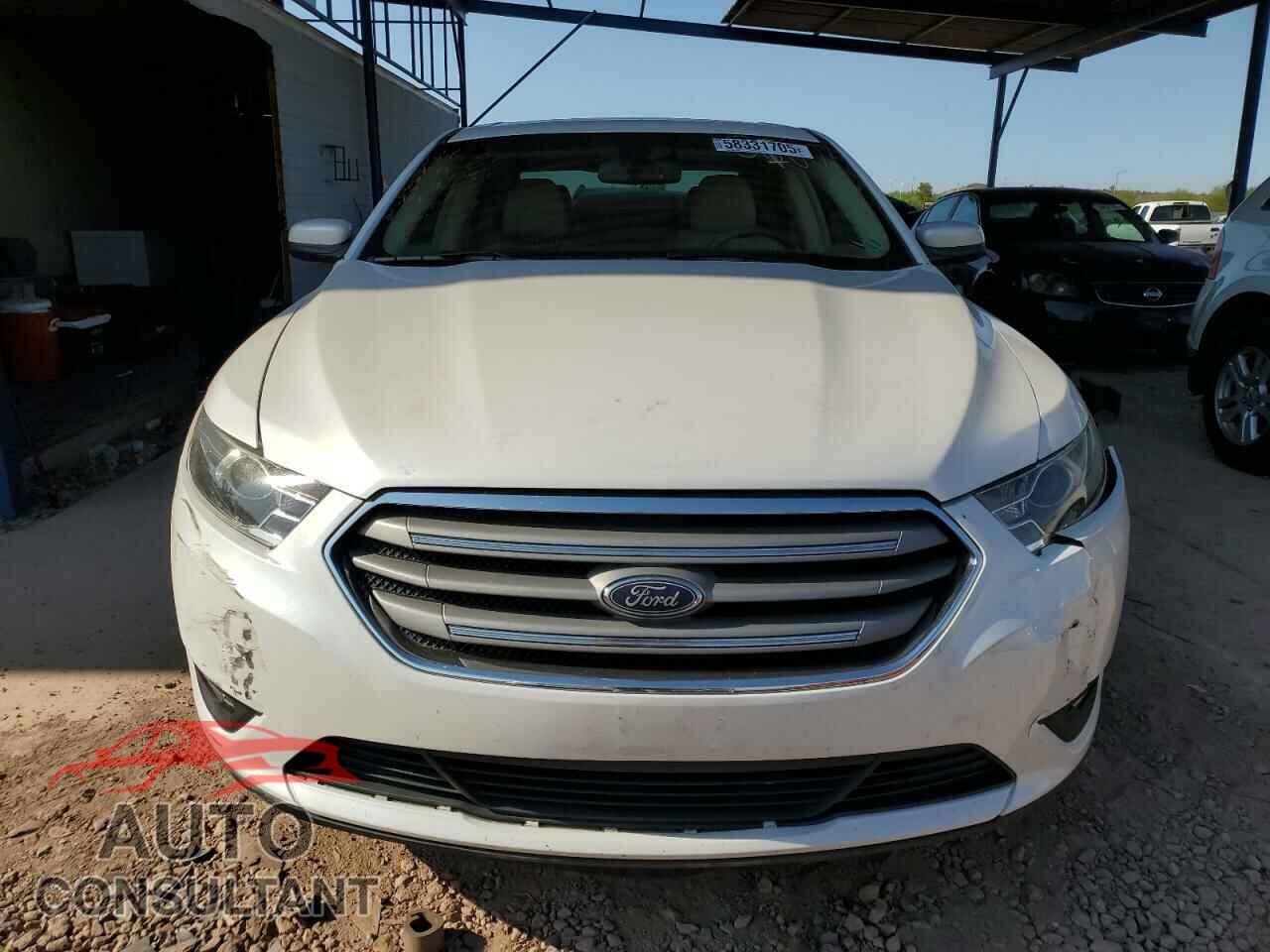 FORD TAURUS 2017 - 1FAHP2E82HG126054