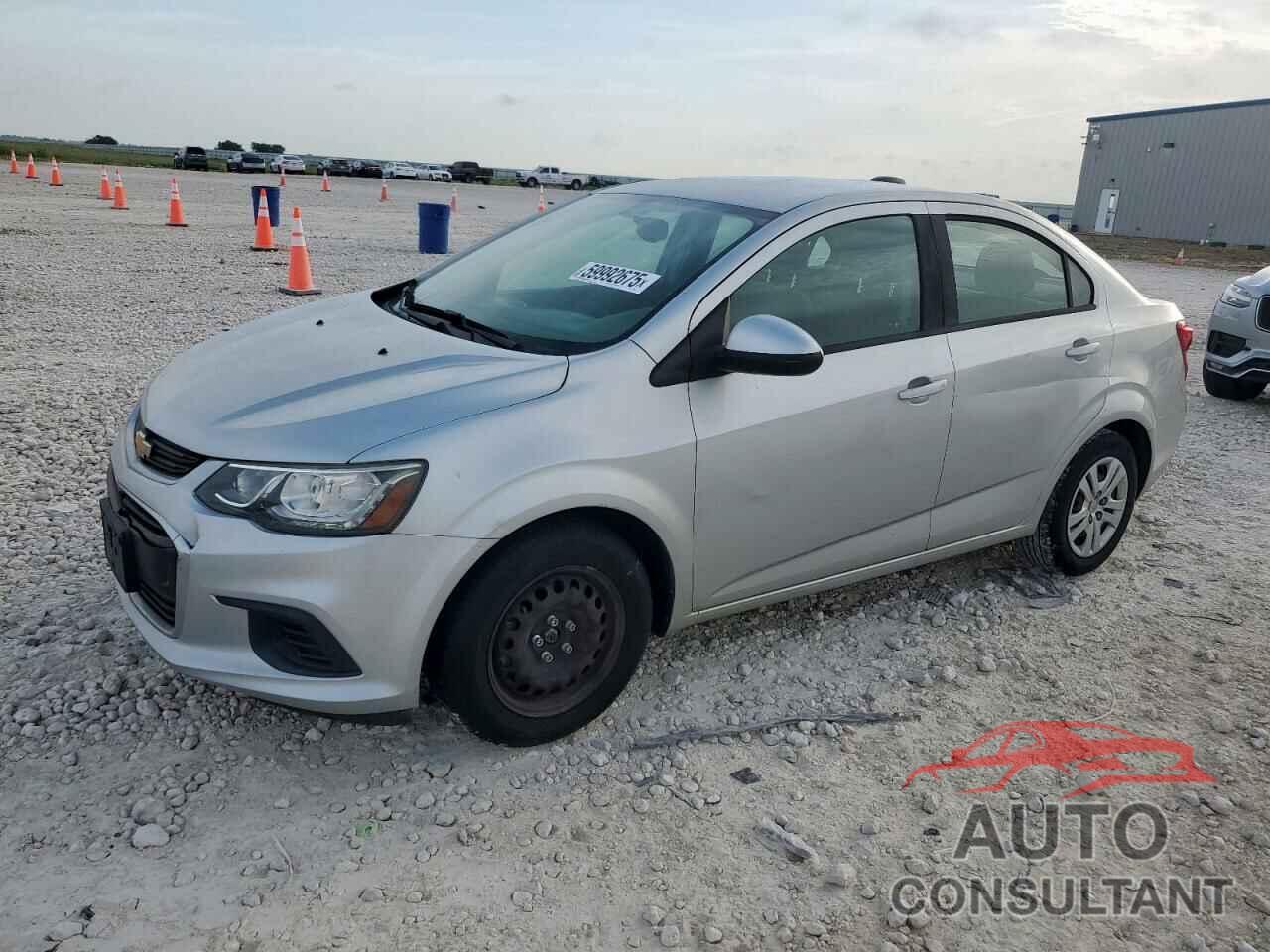CHEVROLET SONIC 2017 - 1G1JB5SH1H4177930