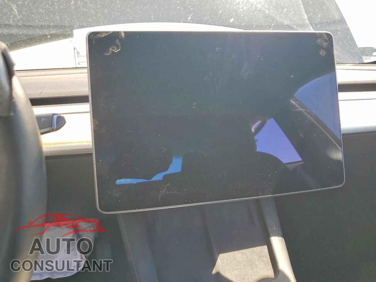 TESLA MODEL 3 2021 - 5YJ3E1EA4MF047674