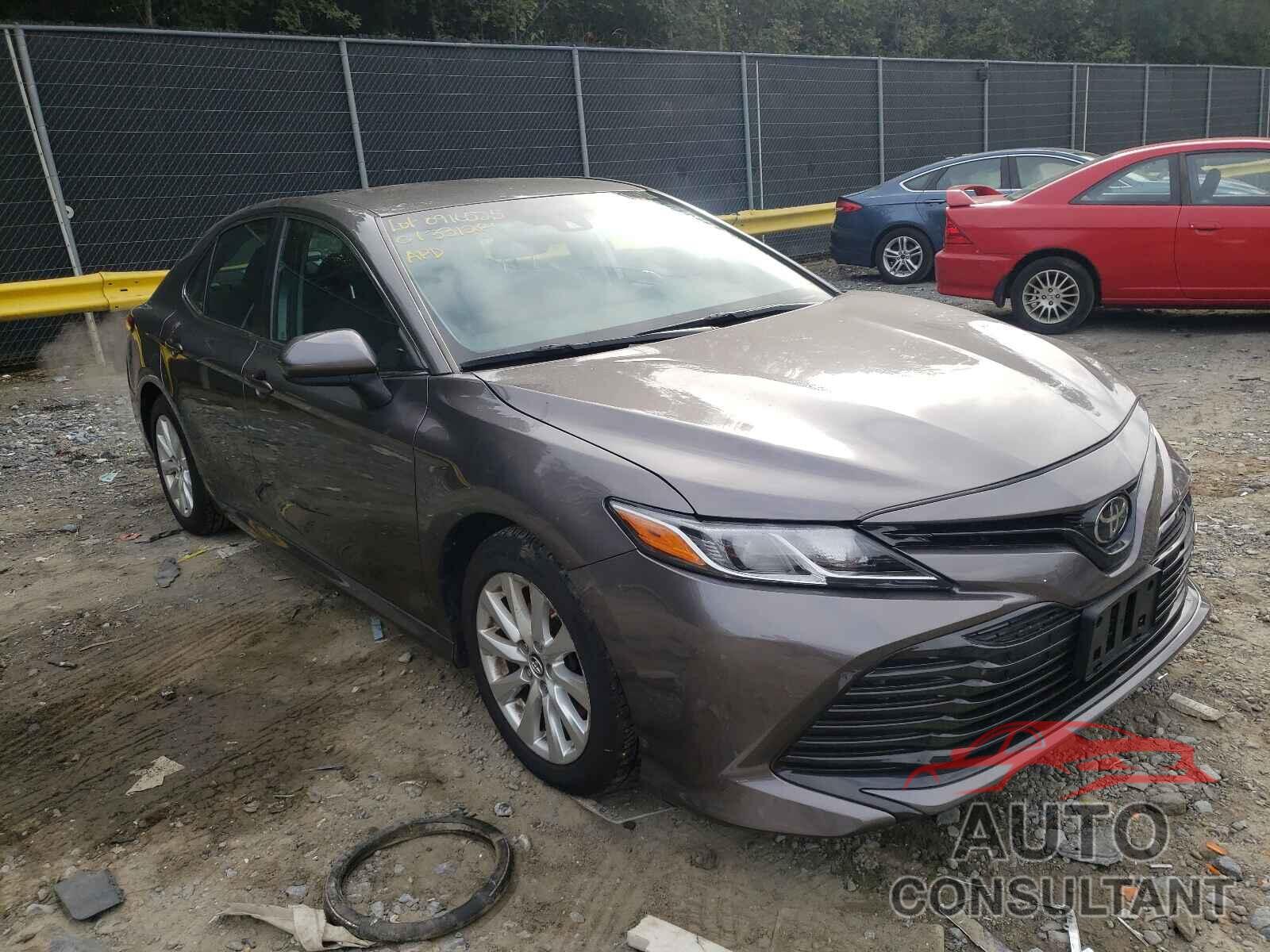 TOYOTA CAMRY 2018 - 4T1B11HK8JU517103