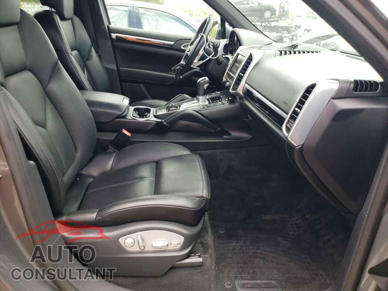 PORSCHE CAYENNE 2016 - WP1AA2A28GKA15095