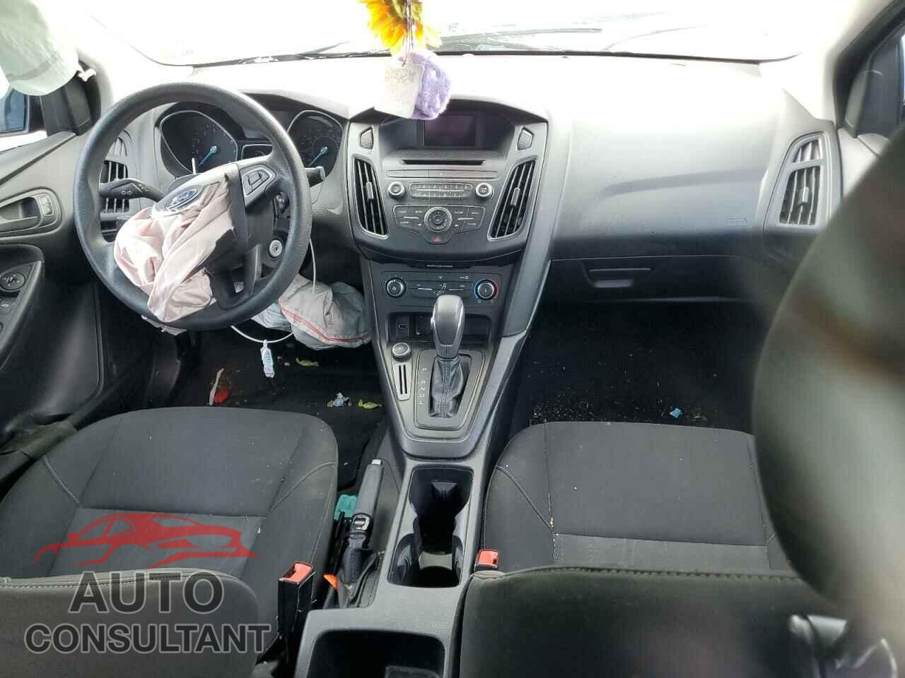 FORD FOCUS 2015 - 1FADP3E26FL291996