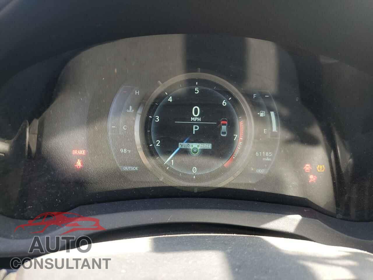 LEXUS IS 2015 - JTHCF1D20F5029733