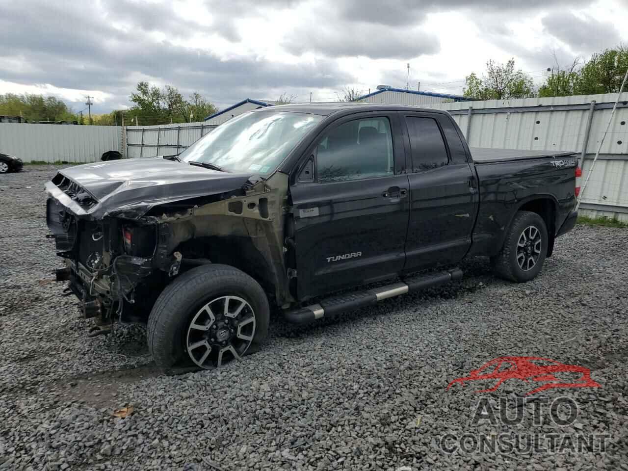 TOYOTA TUNDRA 2017 - 5TFUY5F18HX658174
