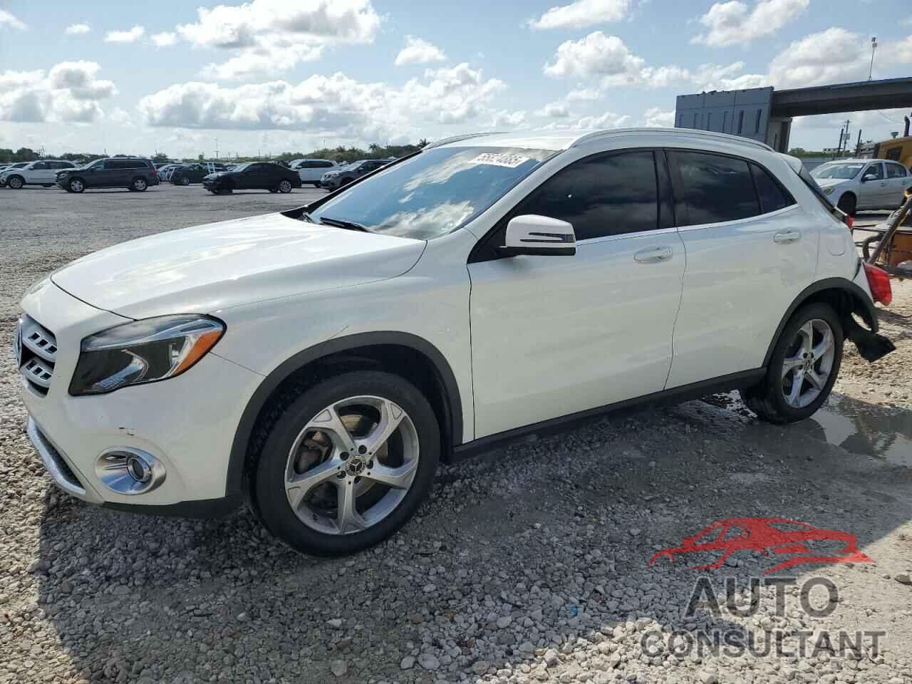 MERCEDES-BENZ GLA-CLASS 2018 - WDCTG4EB8JJ455811