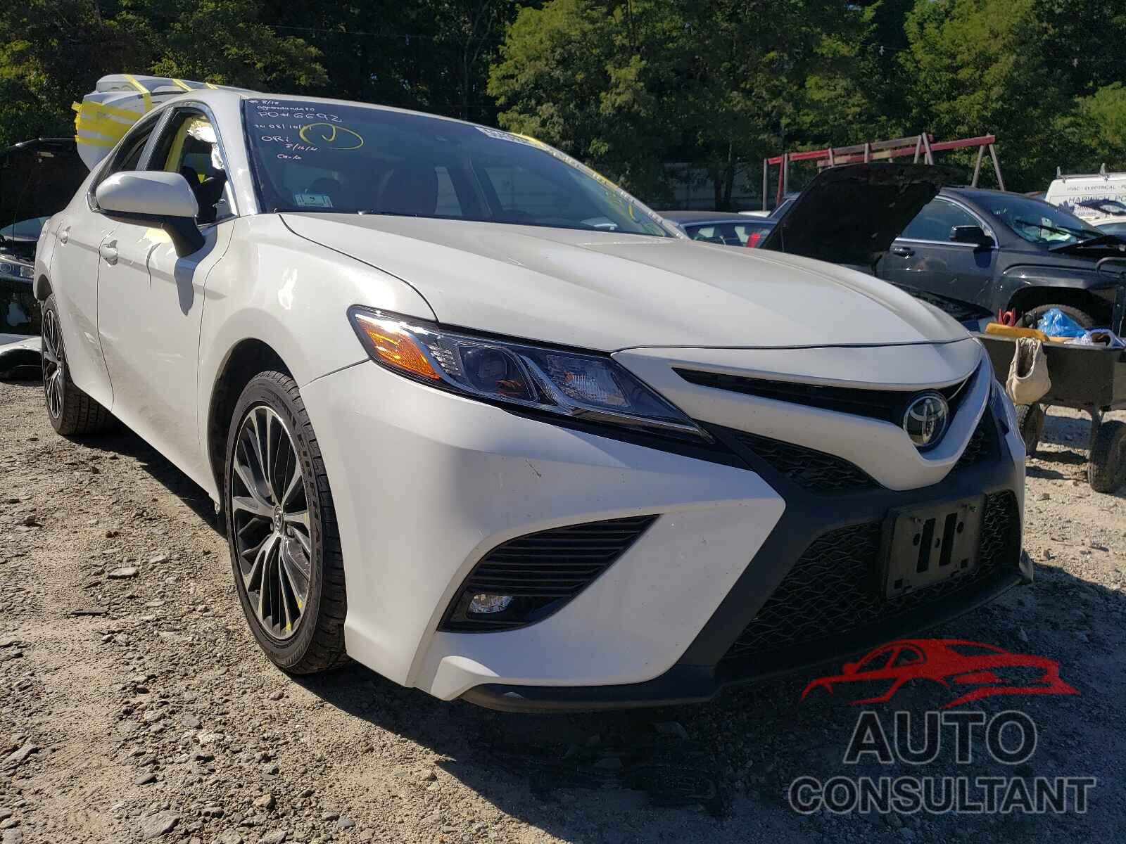 TOYOTA CAMRY 2018 - 4T1B11HK8JU670581