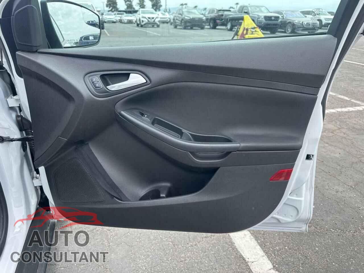 FORD FOCUS 2017 - 1FADP3F24HL271585