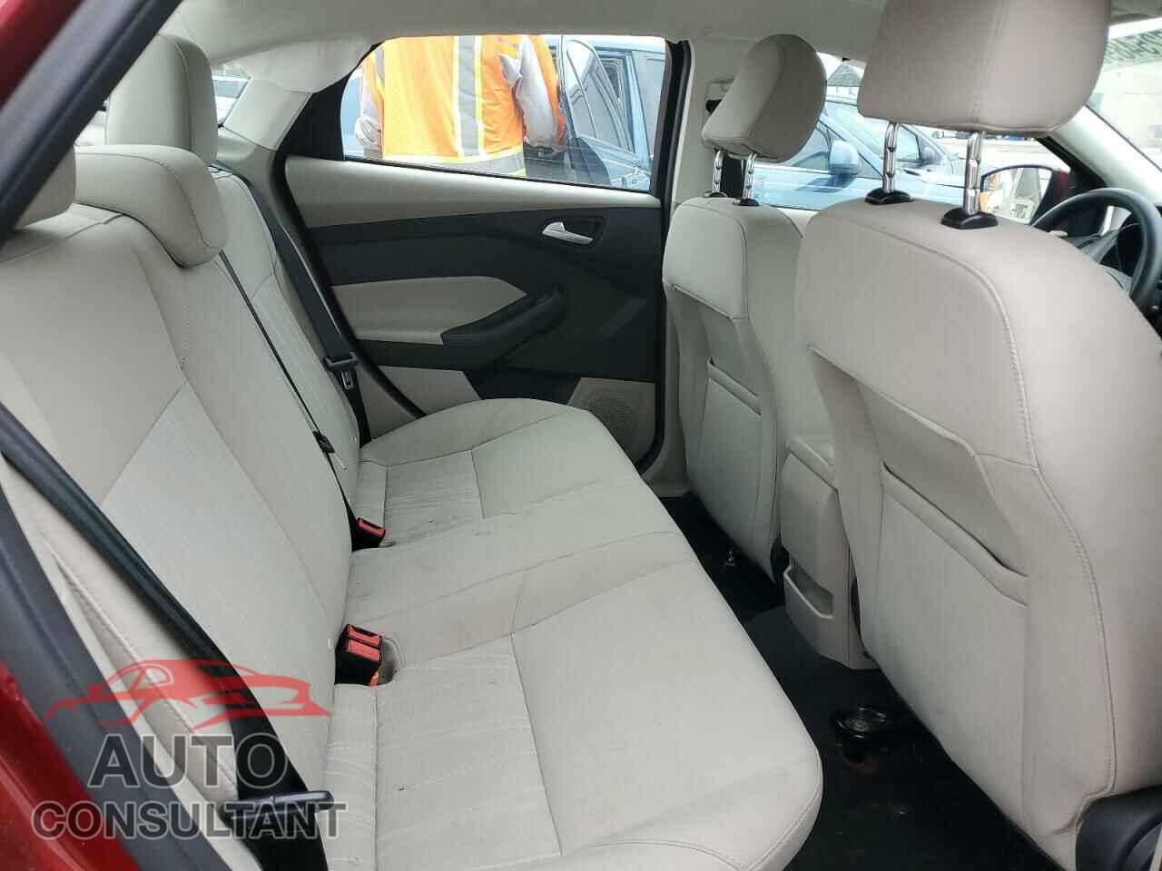 FORD FOCUS 2016 - 1FADP3F26GL208874