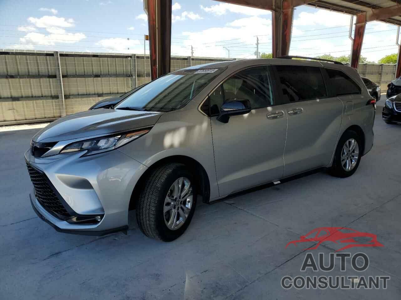 TOYOTA SIENNA 2022 - 5TDXSKFCXNS067134