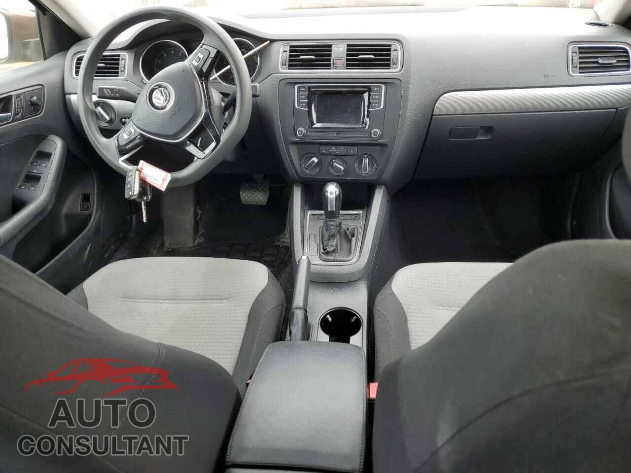 VOLKSWAGEN JETTA 2017 - 3VW2B7AJ2HM201424