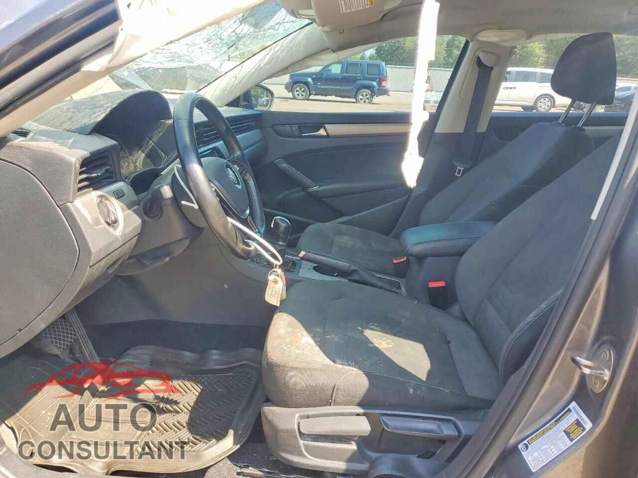 VOLKSWAGEN PASSAT 2020 - 1VWAA7A35LC010557