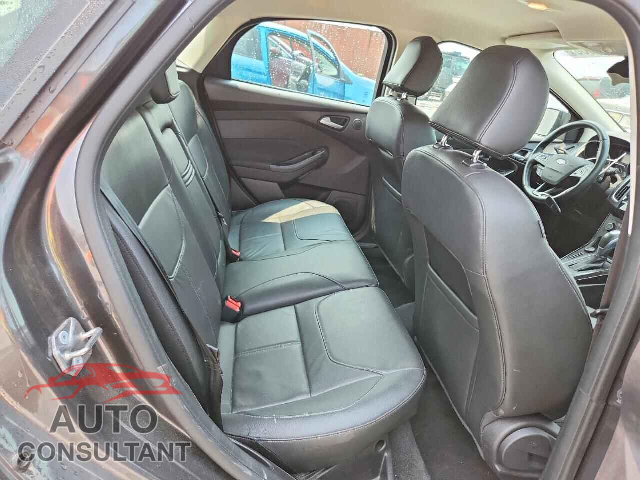 FORD FOCUS 2015 - 1FADP3N23FL247650