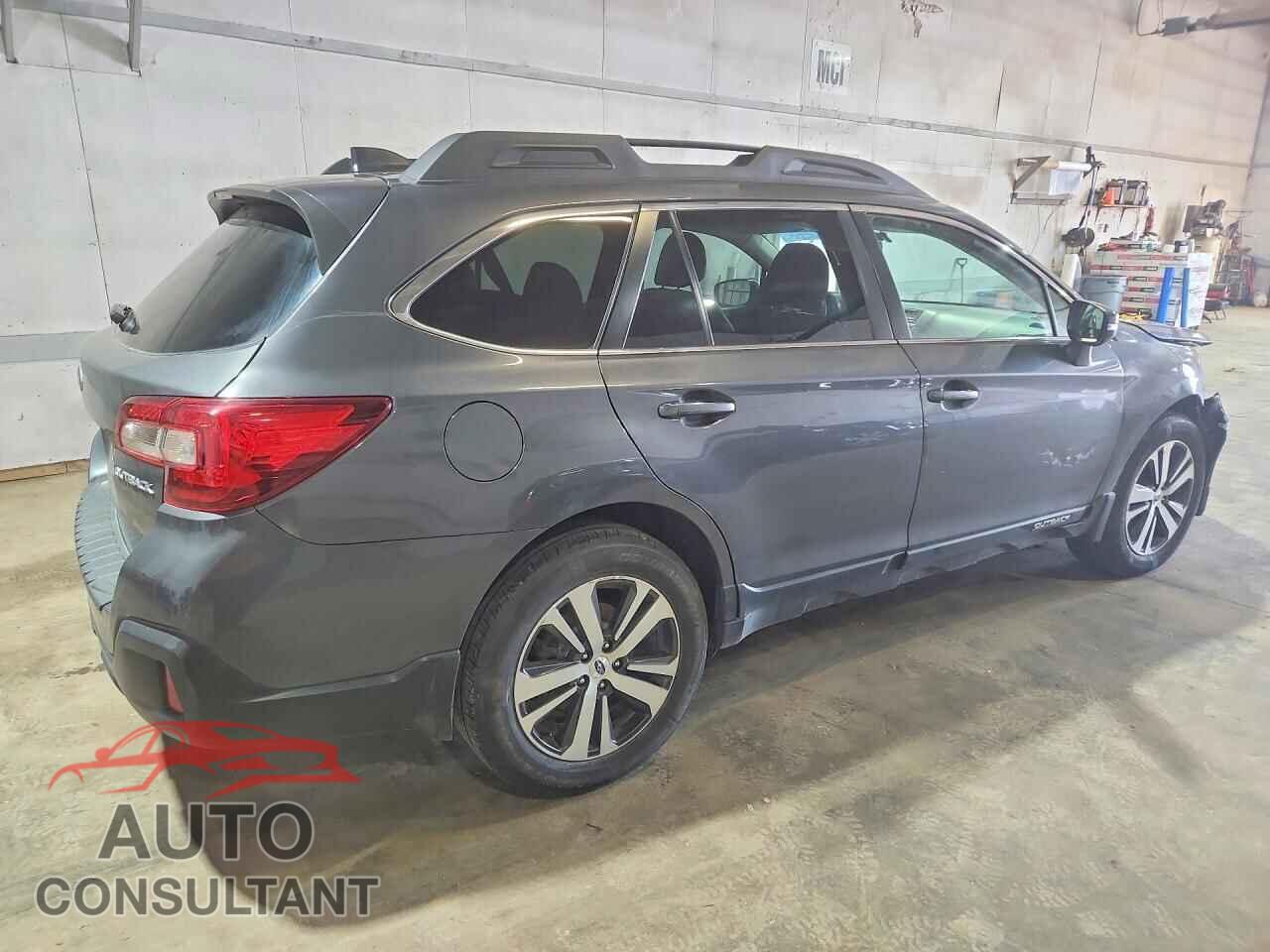 SUBARU OUTBACK 2018 - 4S4BSAKC1J3247006