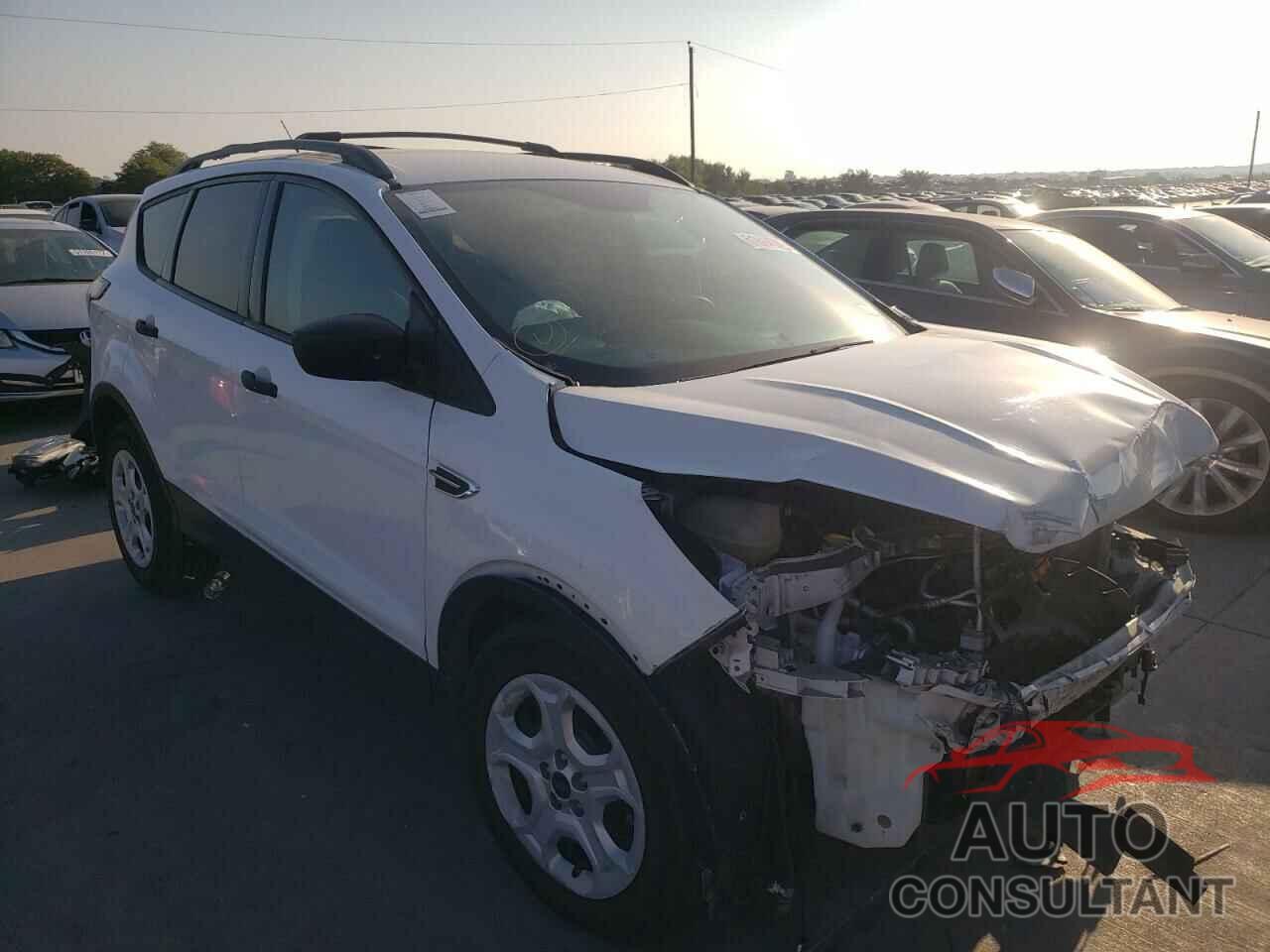 FORD ESCAPE 2018 - 1FMCU0F71JUA66178