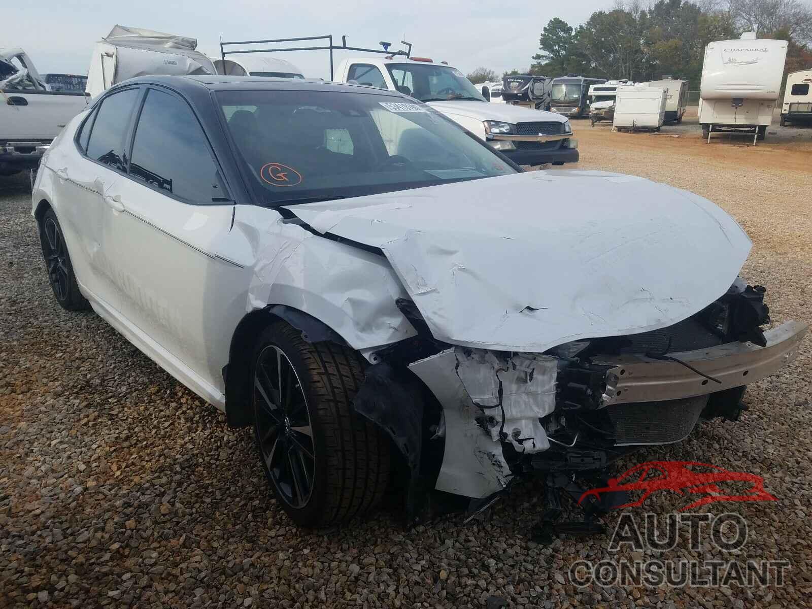 TOYOTA CAMRY 2018 - 4T1B61HK1JU102853
