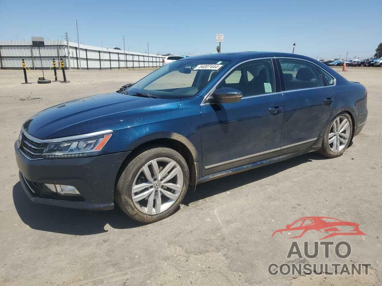 VOLKSWAGEN PASSAT 2018 - 1VWCA7A37JC034672