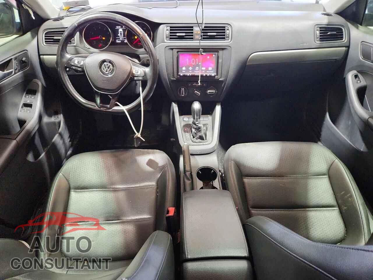 VOLKSWAGEN JETTA 2017 - 3VWDB7AJ2HM292400