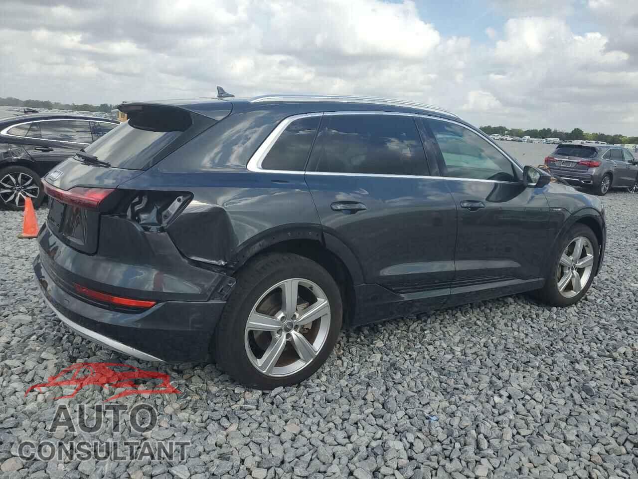 AUDI E-TRON 2019 - WA1LAAGE8KB024694