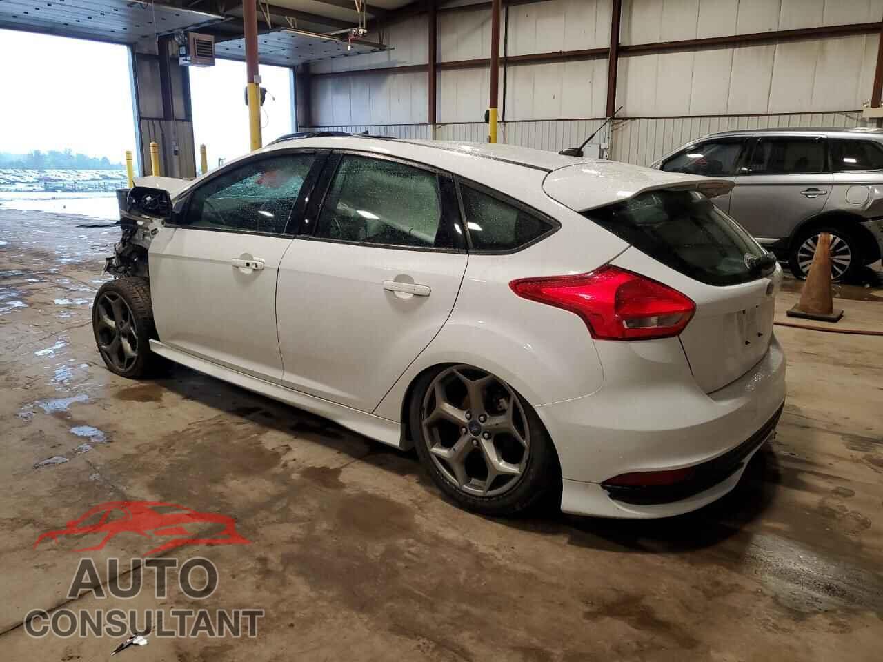 FORD FOCUS 2017 - 1FADP3L96HL322036