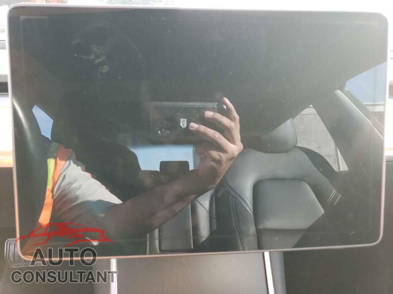 TESLA MODEL 3 2018 - 5YJ3E1EA1JF070258