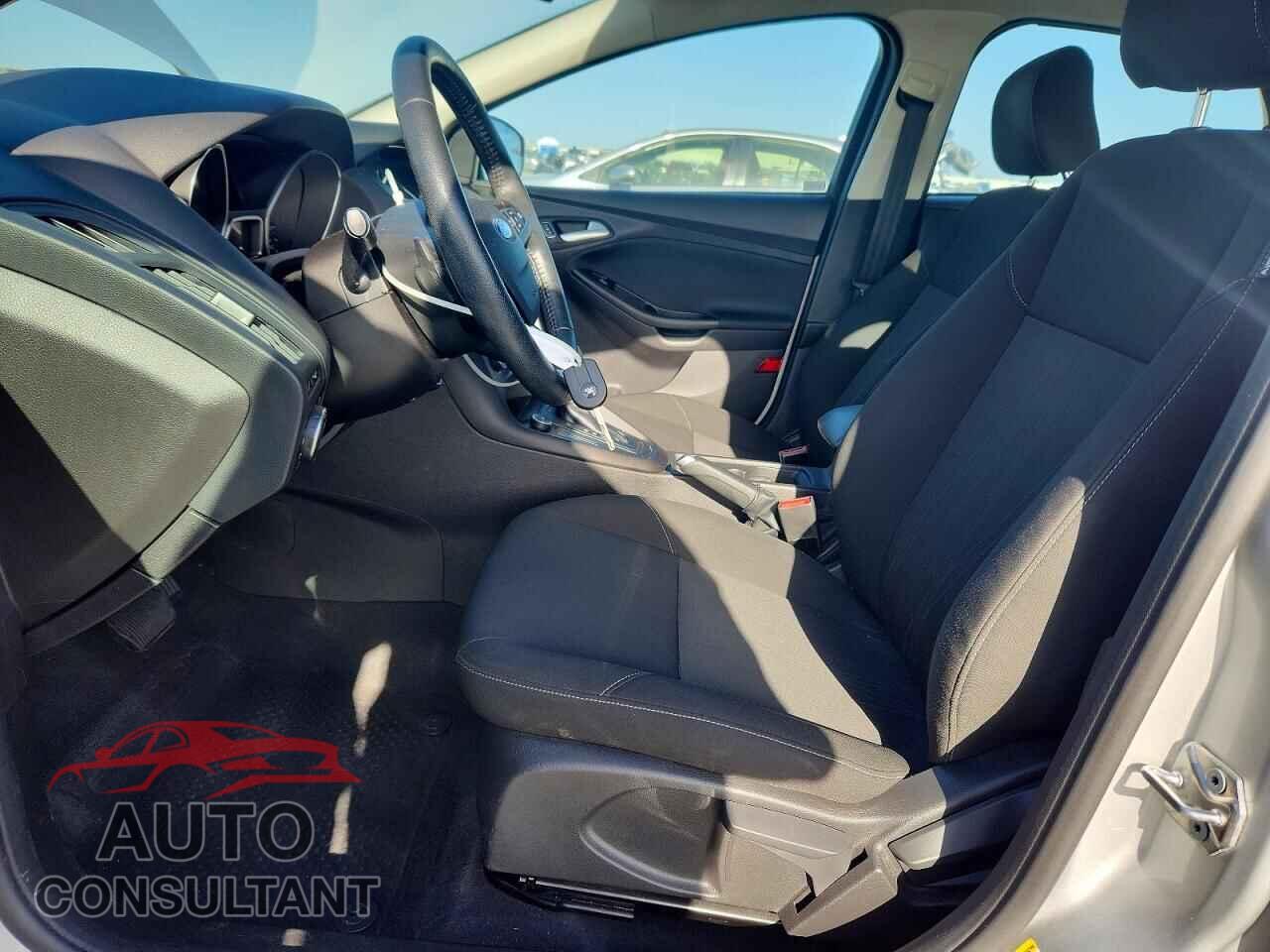 FORD FOCUS 2015 - 1FADP3F24FL232413