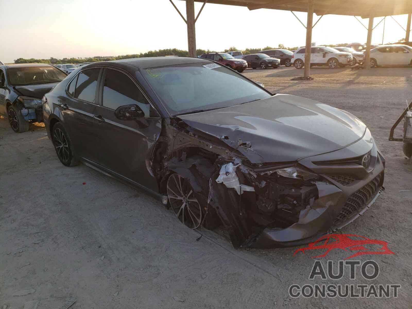 TOYOTA CAMRY 2018 - 4T1B11HK6JU083926