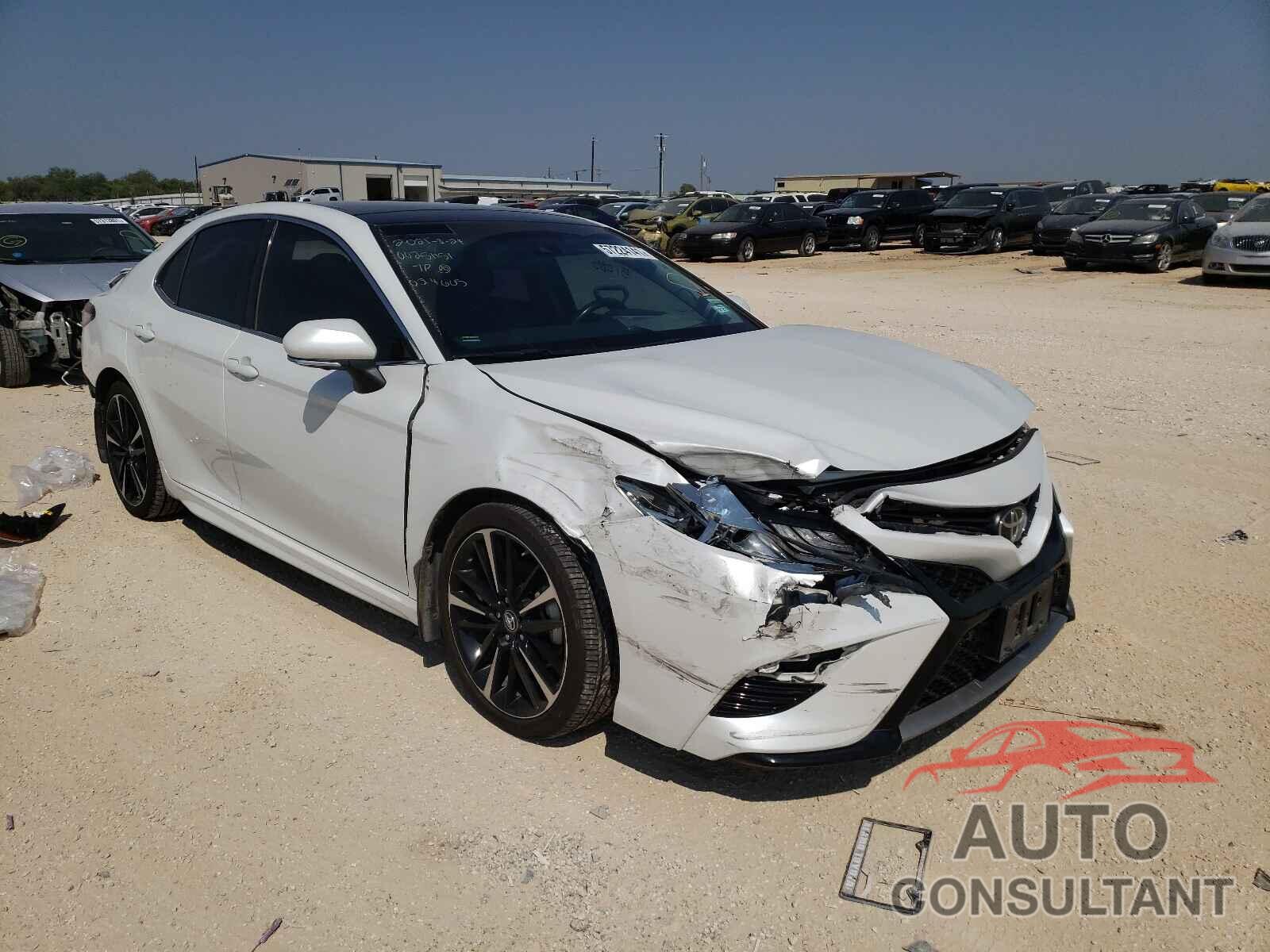 TOYOTA CAMRY 2018 - 4T1B61HK8JU024605