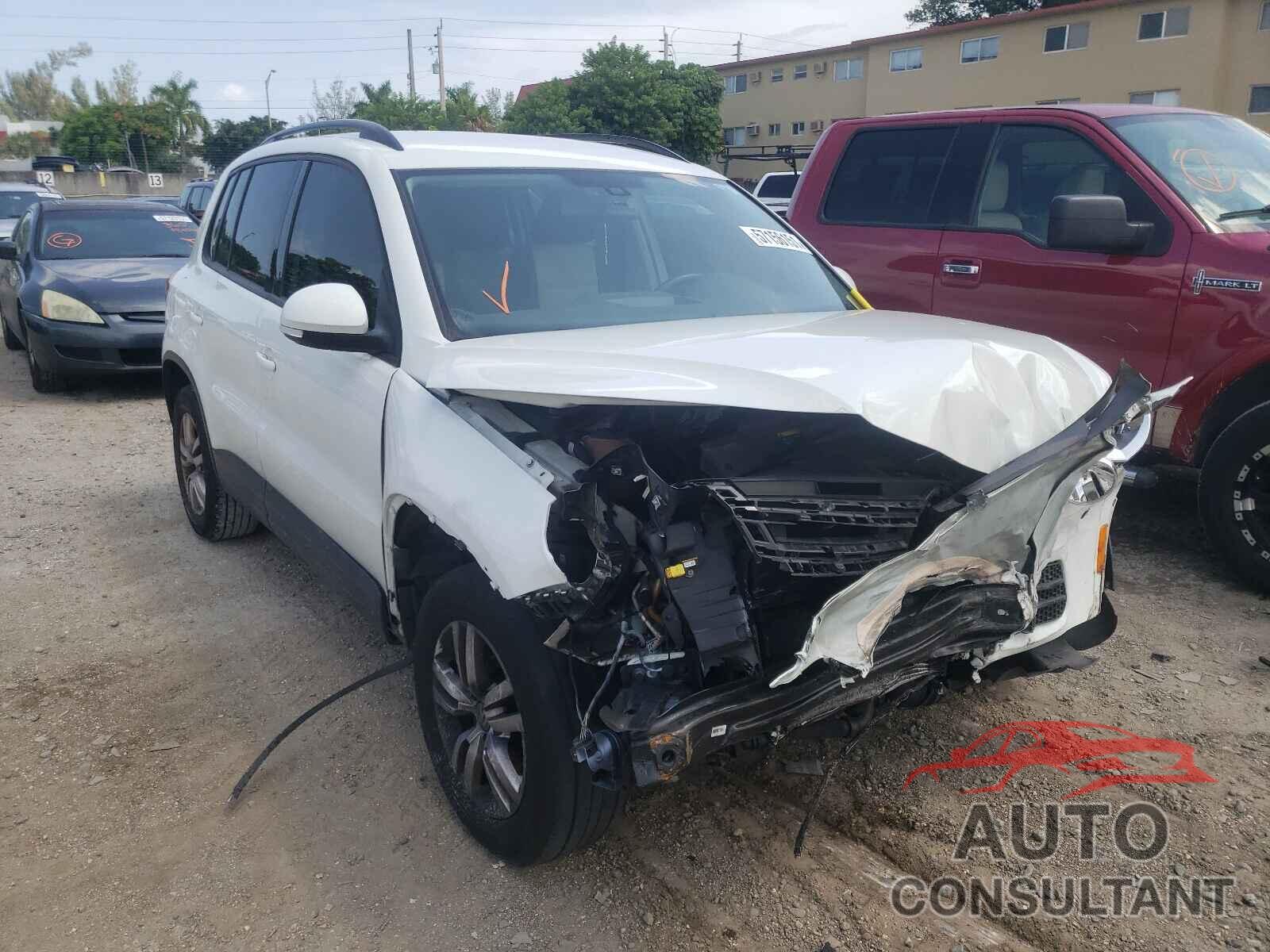 VOLKSWAGEN TIGUAN 2016 - WVGAV7AXXGW588101