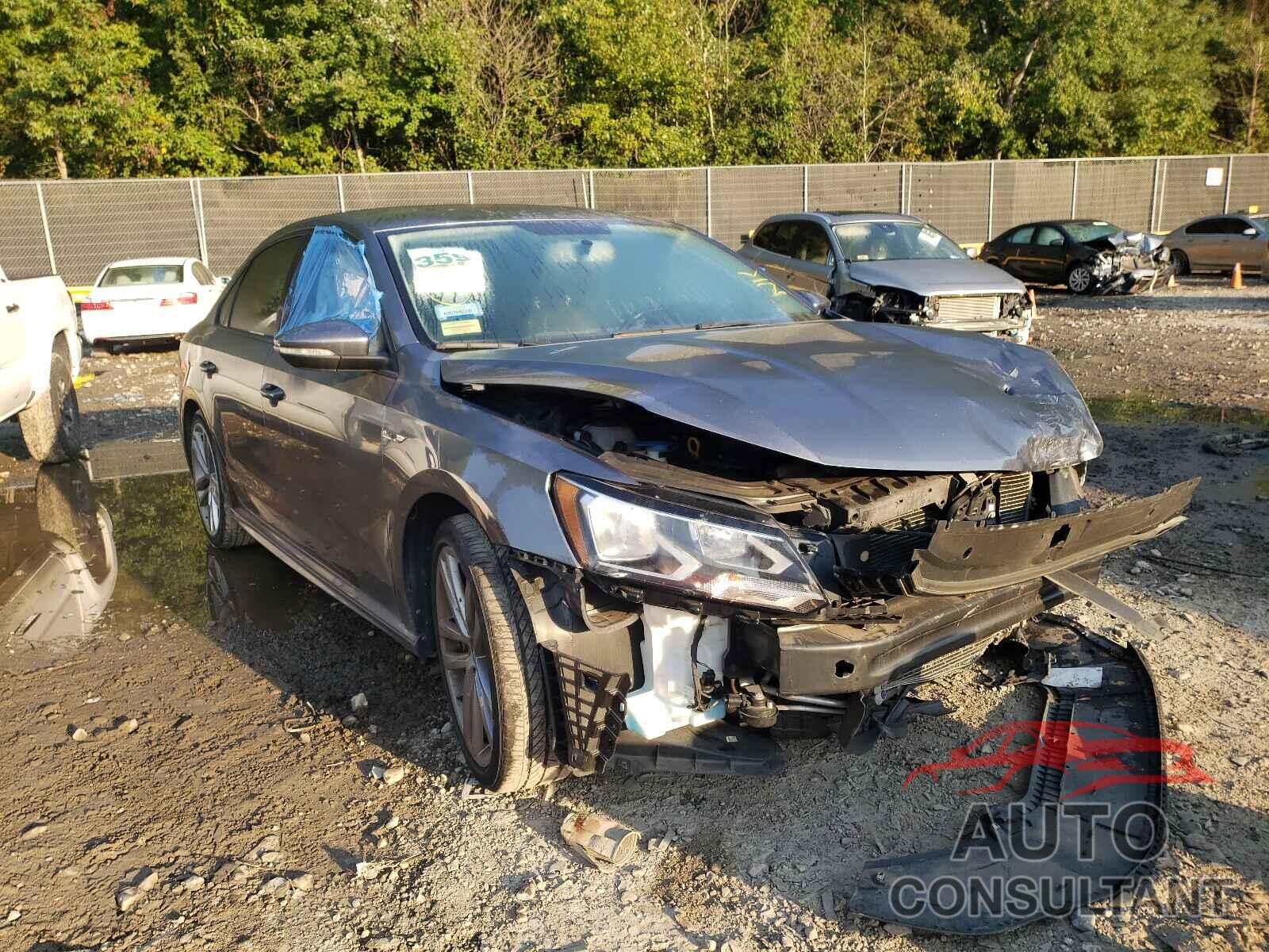 VOLKSWAGEN PASSAT 2018 - 1VWAA7A33JC026222