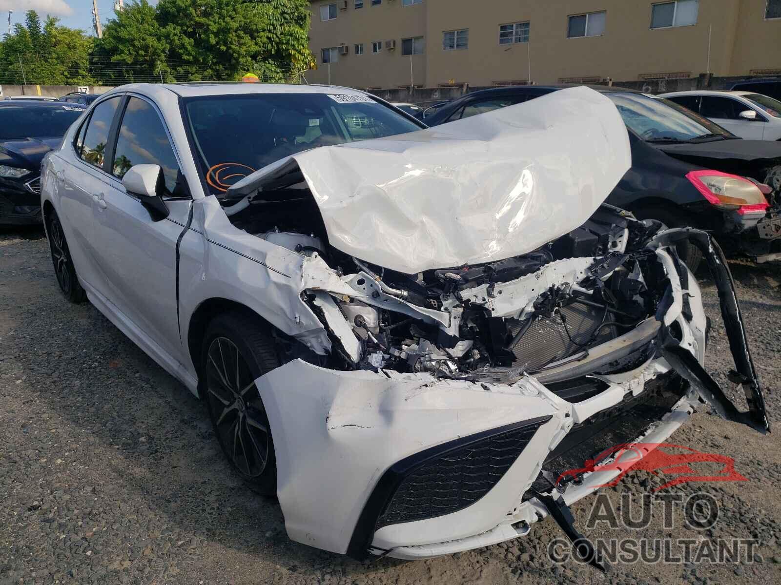 TOYOTA CAMRY 2021 - 4T1T11AK4MU552756