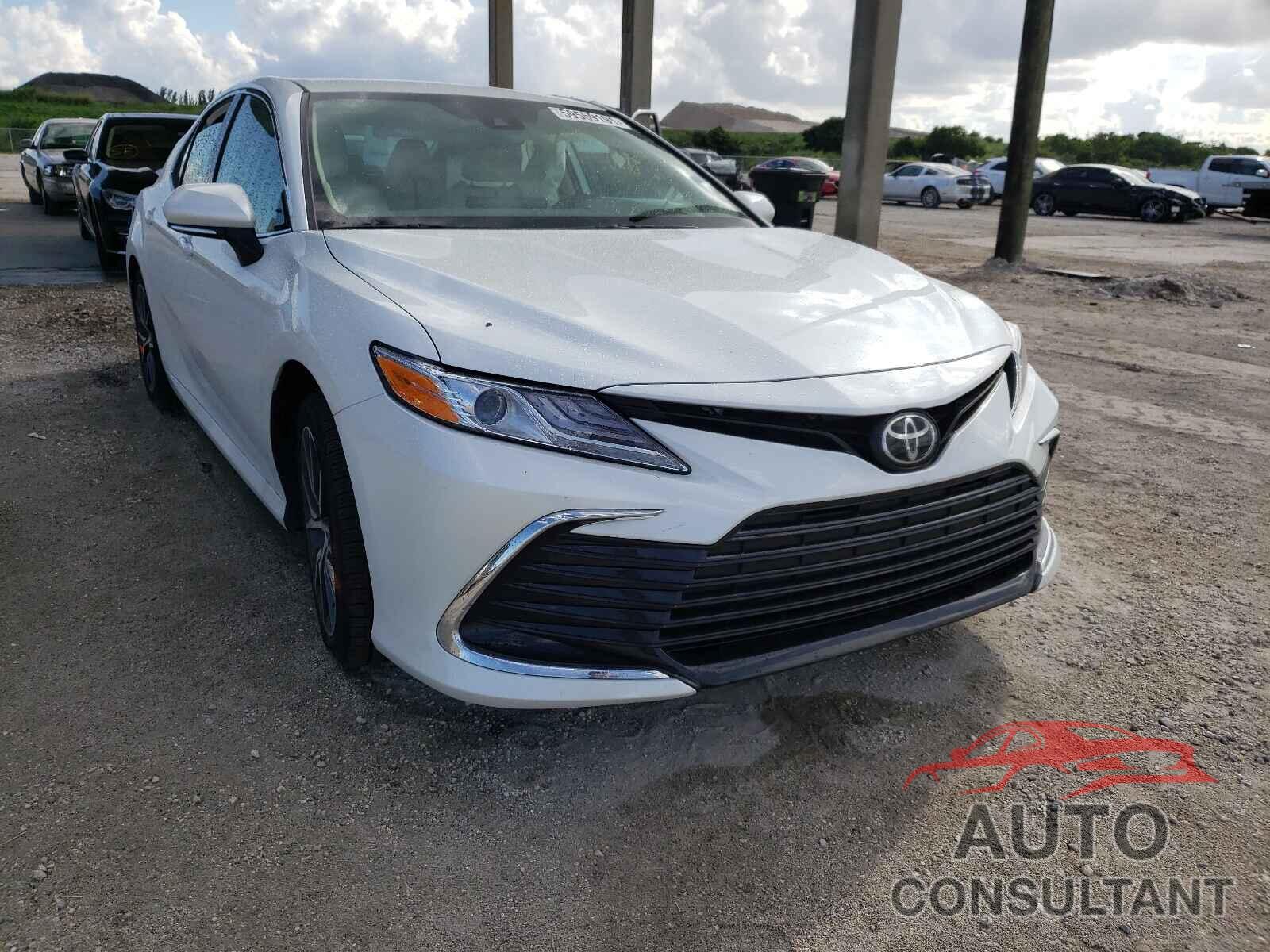 TOYOTA CAMRY 2021 - 4T1F11AK1MU441675