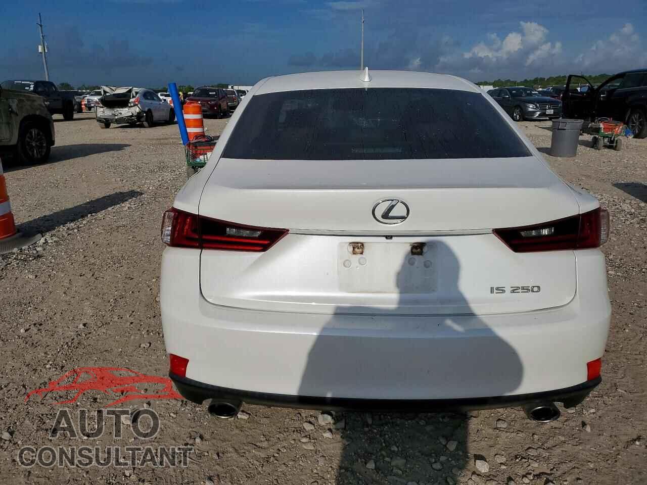 LEXUS IS 2014 - JTHBF1D28E5037847