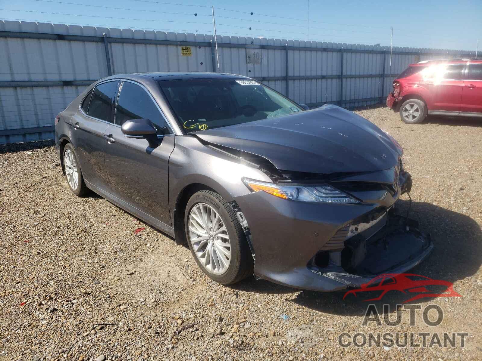 TOYOTA CAMRY 2018 - 4T1B11HK1JU049053