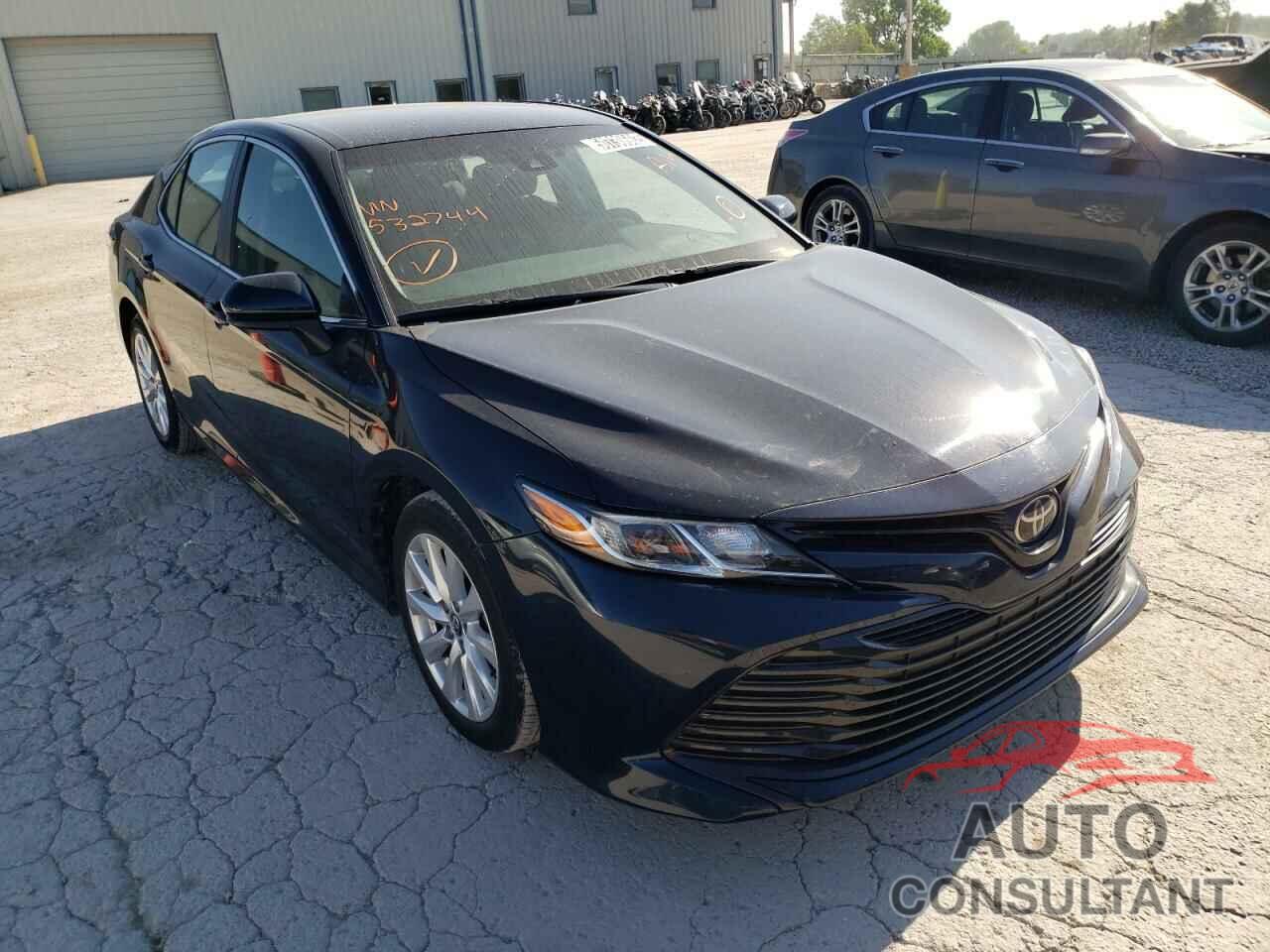 TOYOTA CAMRY 2018 - 4T1B11HK0JU532744